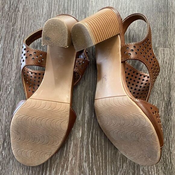 CL Chinese Laundry Caramel Sling Back Ankle Strap Block Heels Women's Sz 8.5 - Picture 5 of 5